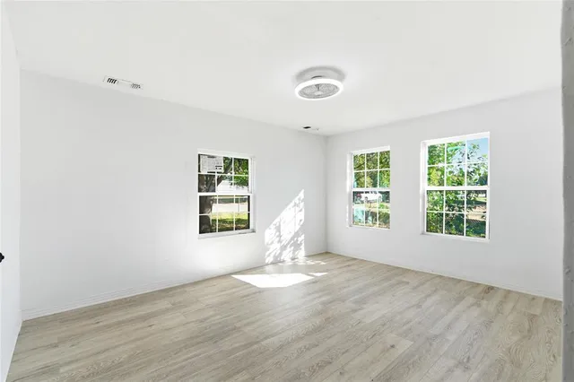 $275,000 | 3229 Meadow Oaks Drive, Haltom City, TX 76117