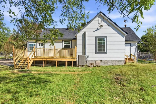 $275,000 | 3229 Meadow Oaks Drive, Haltom City, TX 76117