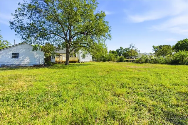 $275,000 | 3229 Meadow Oaks Drive, Haltom City, TX 76117
