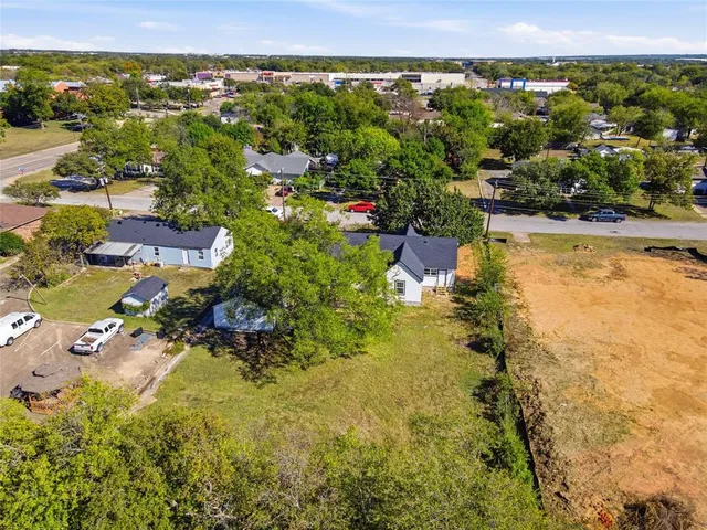 $275,000 | 3229 Meadow Oaks Drive, Haltom City, TX 76117