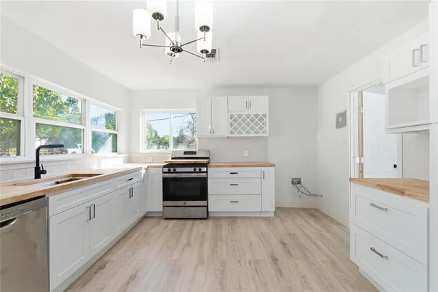 $275,000 | 3229 Meadow Oaks Drive, Haltom City, TX 76117