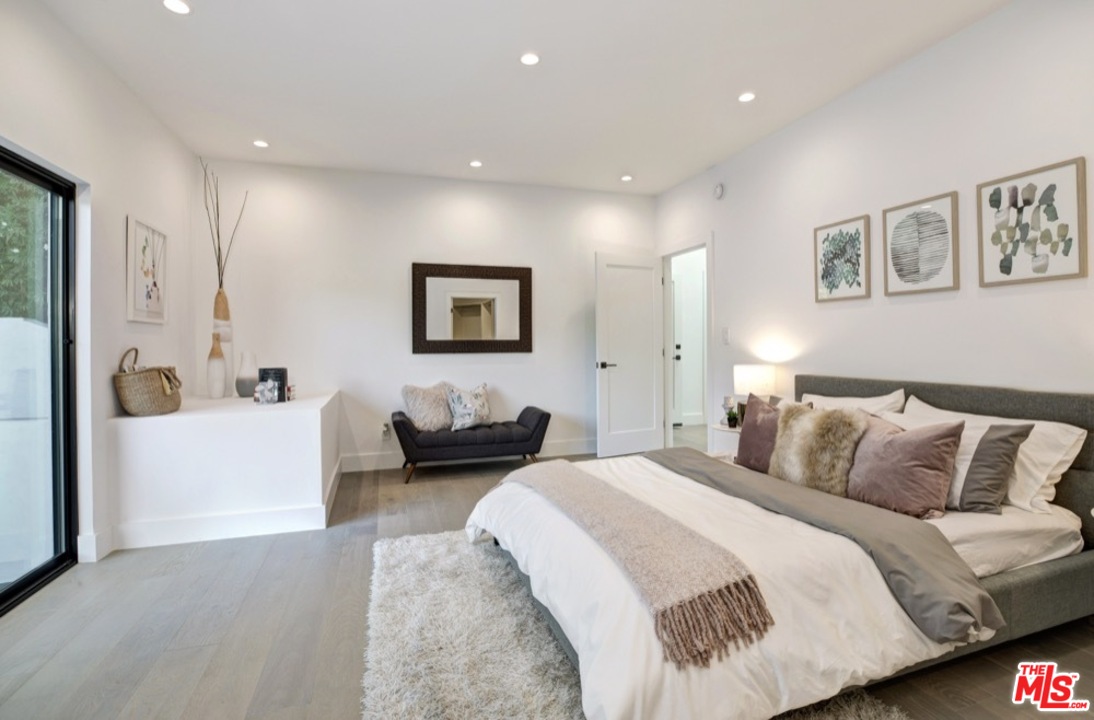 3712 Berry Drive Studio City, CA 91604 - Photo 39 of 50 a bedroom with a bed and a couch