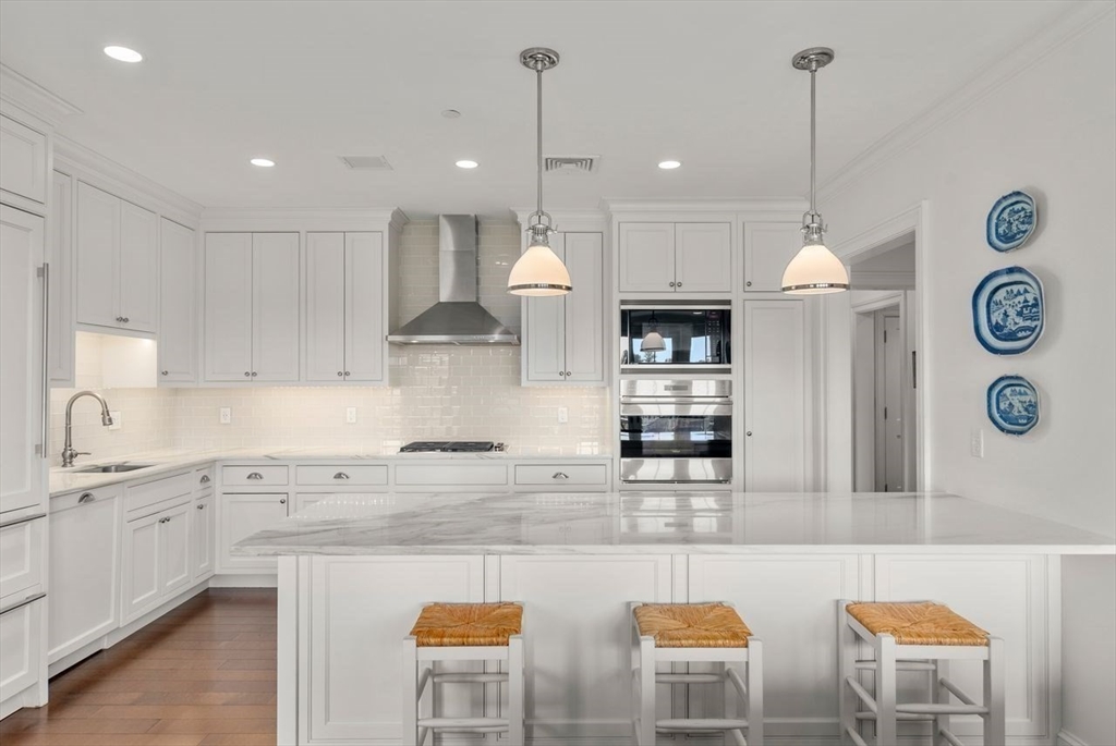 580 Washington Street, Unit 304 Wellesley, MA 02482 - Photo 5 of 32