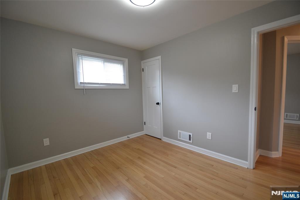 454 Rifle Camp Road Woodland Park, NJ 07424 - Photo 6 of 27