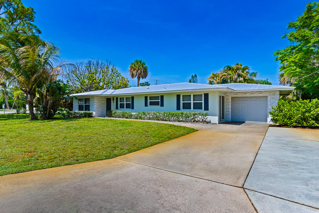 381 Southeast Edgewood Drive Stuart, FL 34996 - Photo 21 of 22 381 SE Edgewood Drive-5