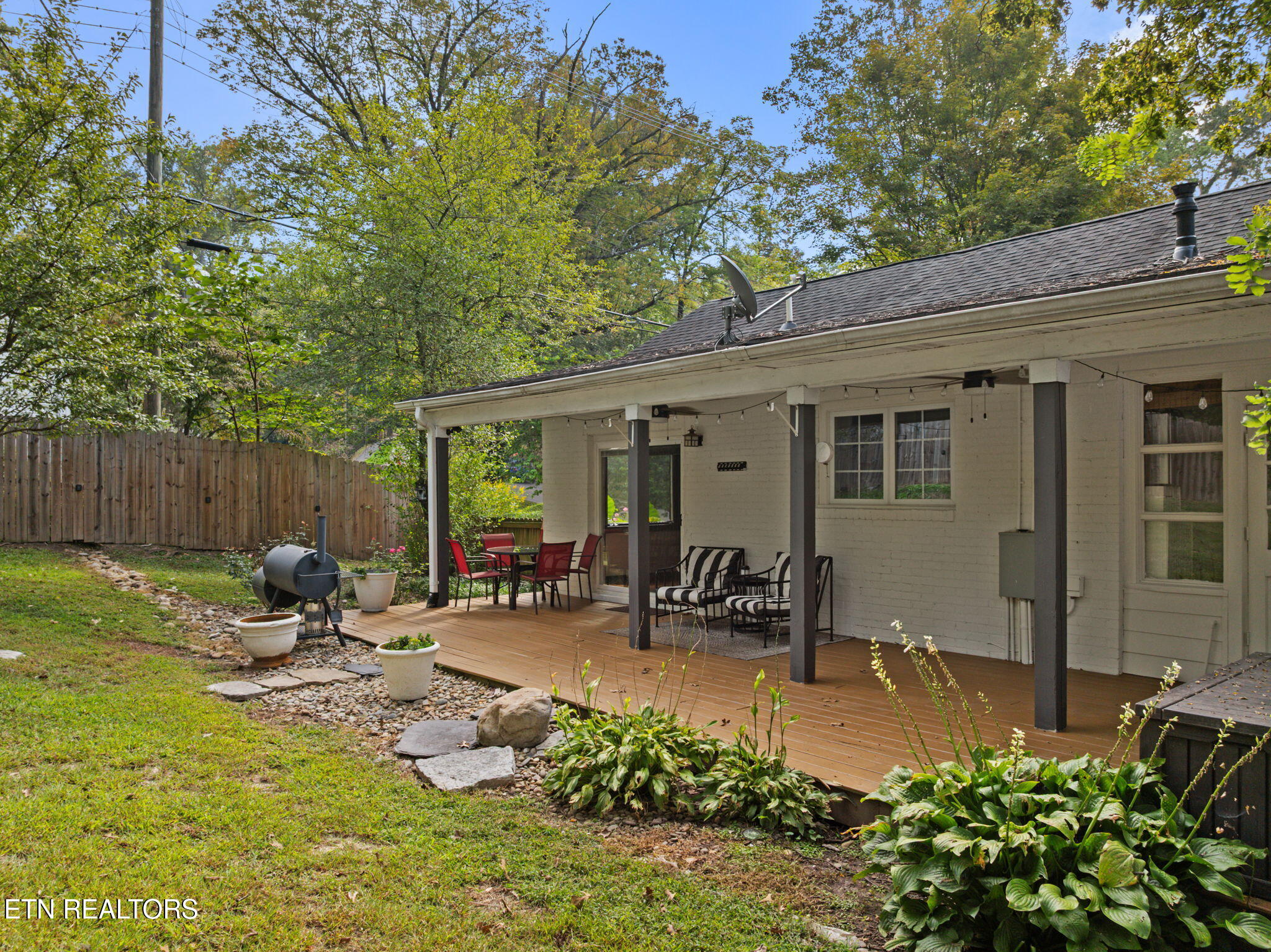 106 Crescent Road Norris, TN 37828 - Photo 5 of 25 6-web-or-mls-106 Crescent--29