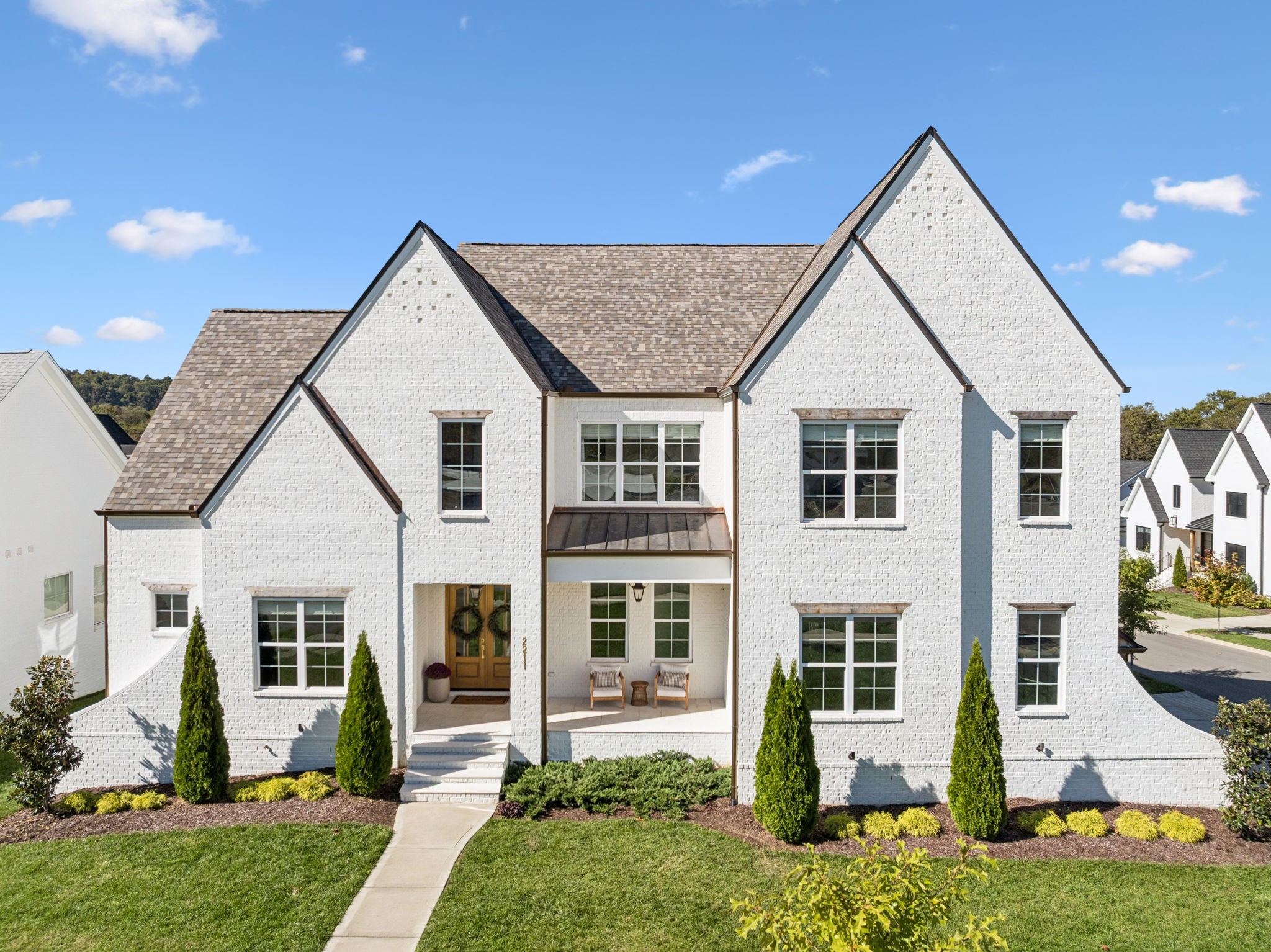 a view of a house with a yard