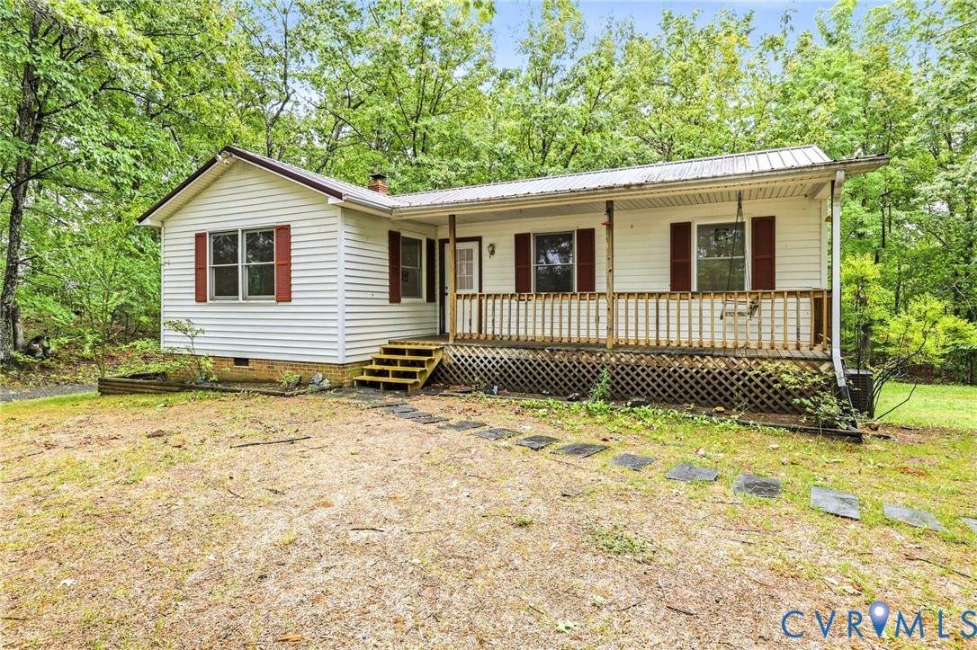 3220 Greenway Road Gladstone, VA 24553 - Photo 1 of 29 a backyard of a house