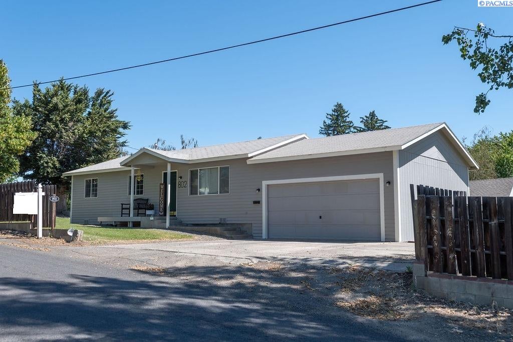 802 Rossier Street Sunnyside, WA 98944 - Photo 1 of 31 Gallery Image 1