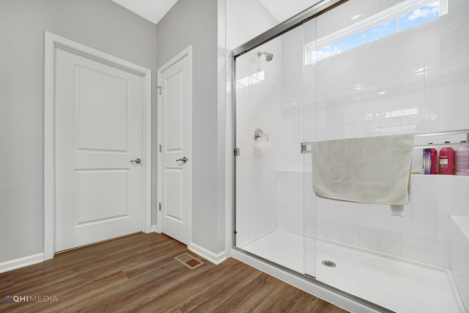 16017 Longcommon Lane Plainfield, IL 60586 - Photo 14 of 22 a bathroom with a shower