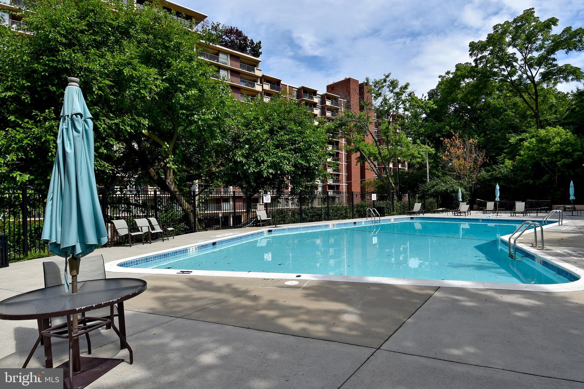 1200 South Arlington Ridge Road, Unit 704 Arlington, VA 22202 - Photo 22 of 30 Outdoor Pool