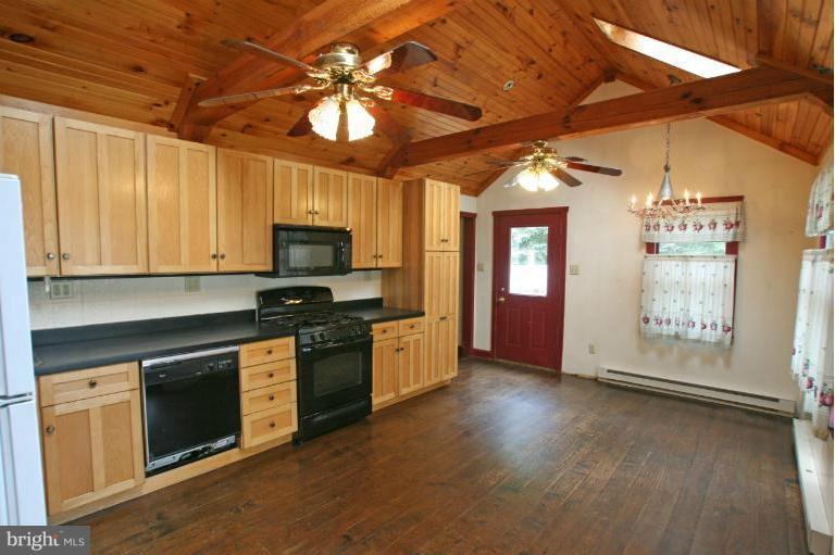 435 Little Egypt Road Elkton, MD 21921 - Photo 5 of 18 Vaulted Kitchen - Lots of Space
