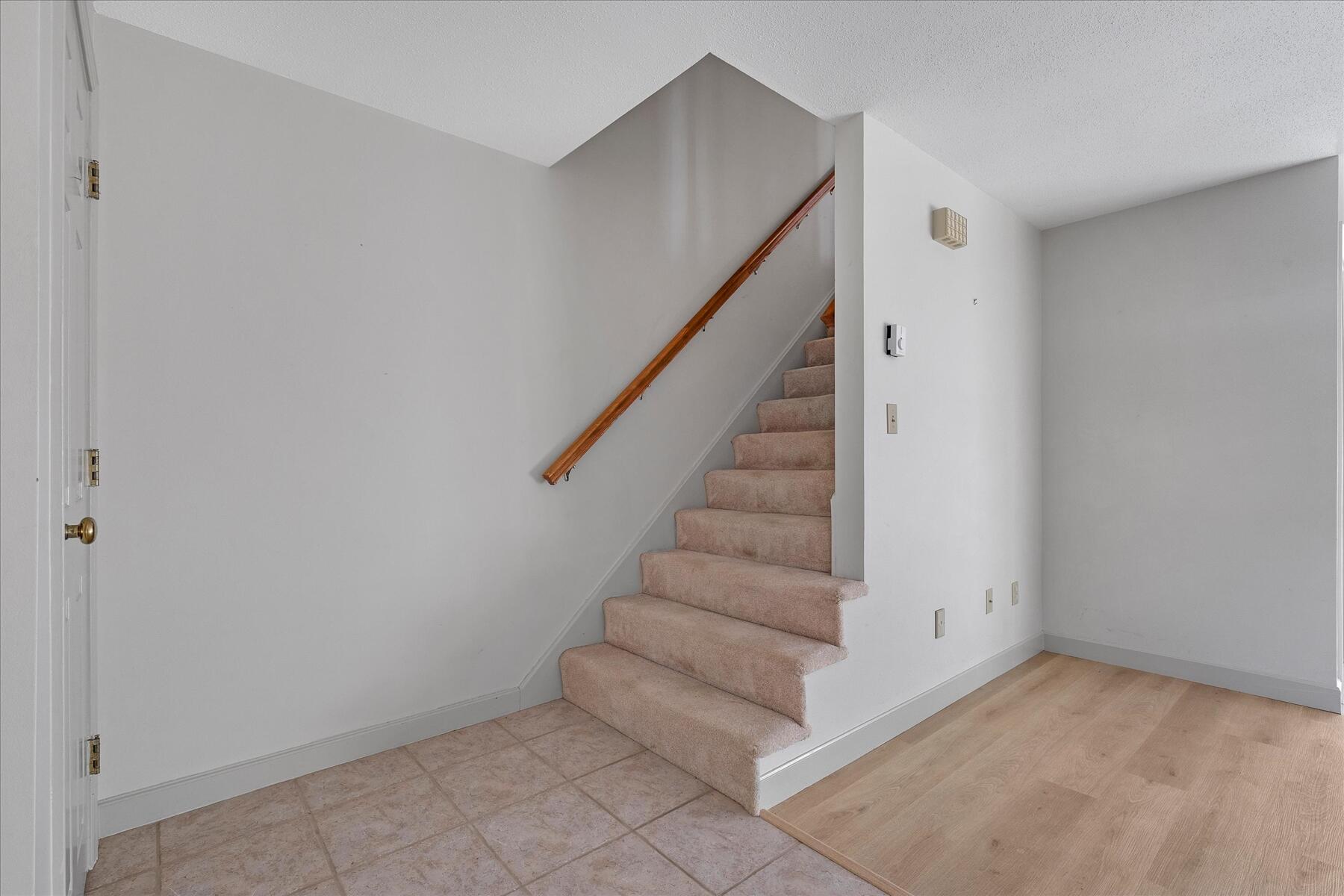 135 West Main Street, Unit 7 Hyannis, MA 02601 - Photo 13 of 27 13-MG_4643-r