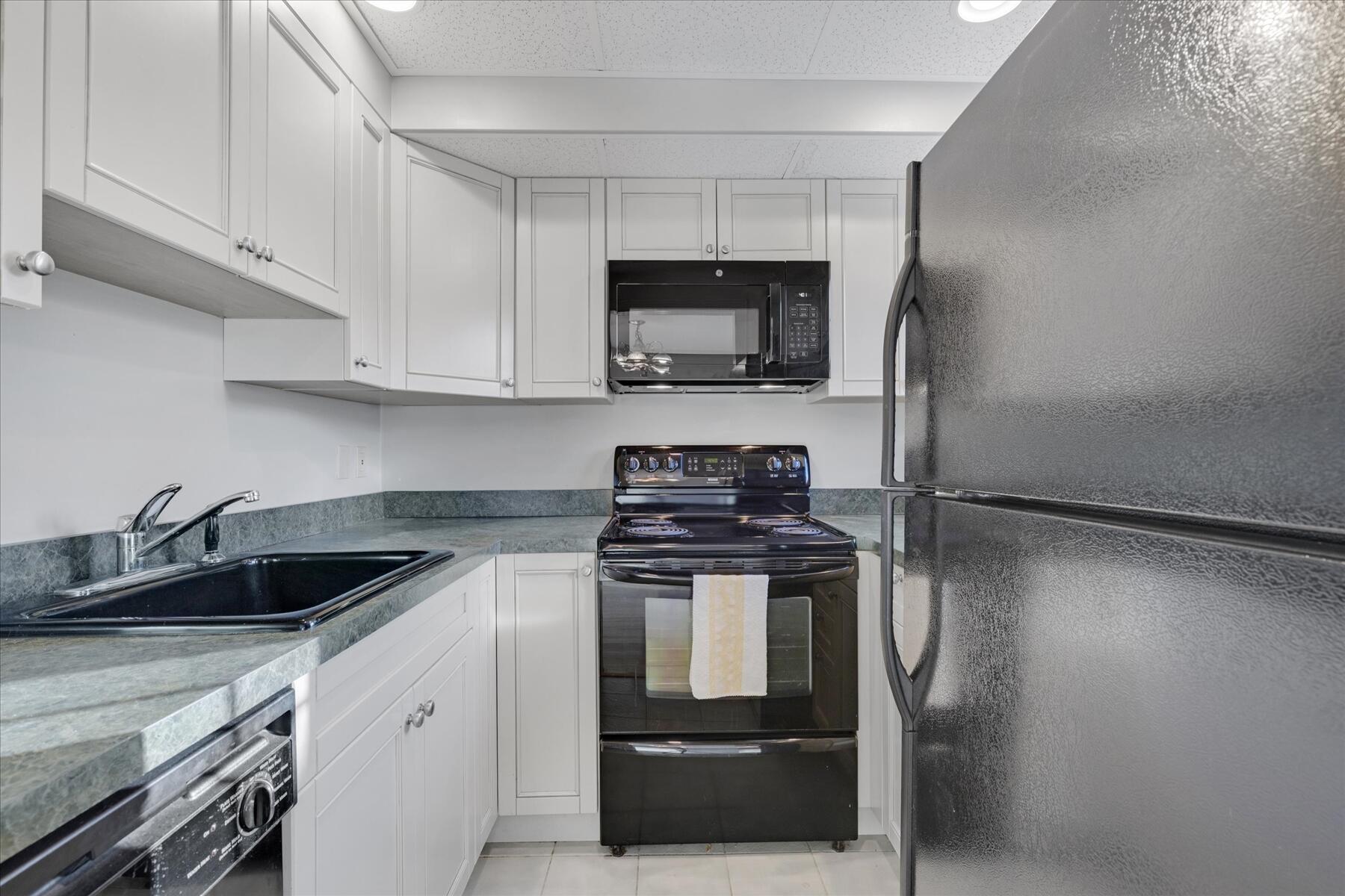 135 West Main Street, Unit 7 Hyannis, MA 02601 - Photo 10 of 27 10-MG_4629-r