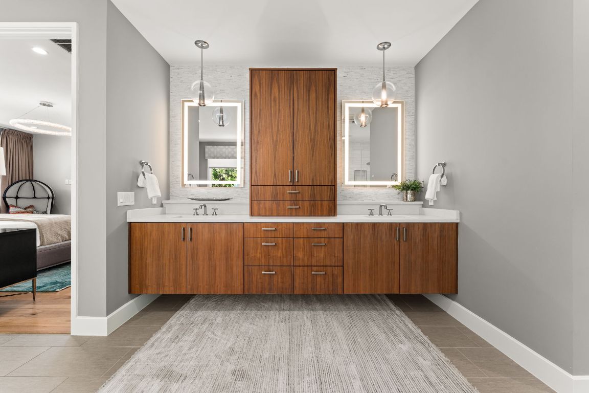 4908 Beverly Skyline Austin, TX 78731 - Photo 20 of 40 Ensuite bathroom featuring double vanity and tasteful backsplash