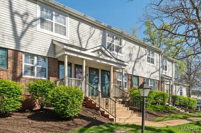 $179,900 | 1551 Swallow Drive, St. Louis, MO 63144