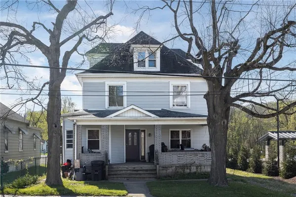 $260,000 | 524 West Pike Street, Meadow Lands, PA 15347