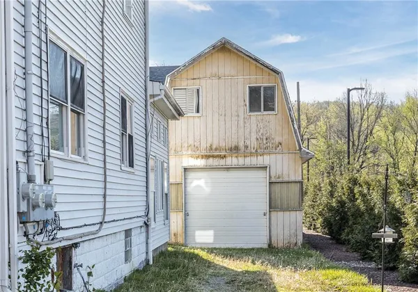 $260,000 | 524 West Pike Street, Meadow Lands, PA 15347