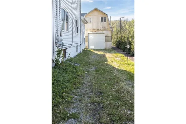 $260,000 | 524 West Pike Street, Meadow Lands, PA 15347