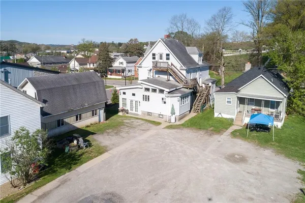 $260,000 | 524 West Pike Street, Meadow Lands, PA 15347