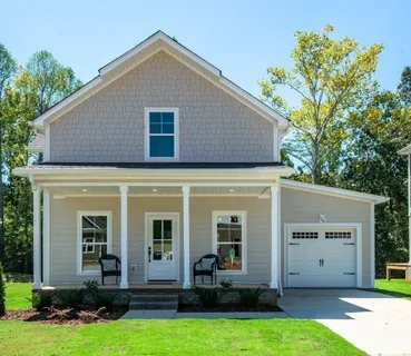 a view of a house with yard