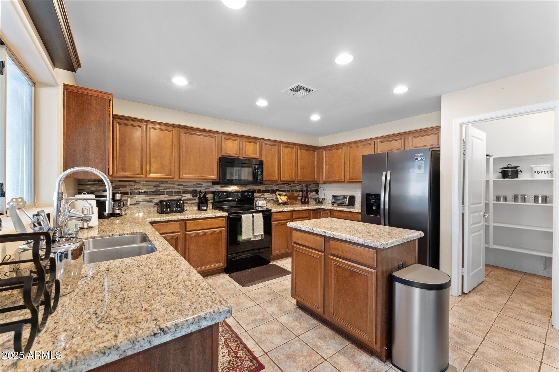 22940 South 213th Street Queen Creek, AZ 85142 - Photo 30 of 52 14-014-kitchen