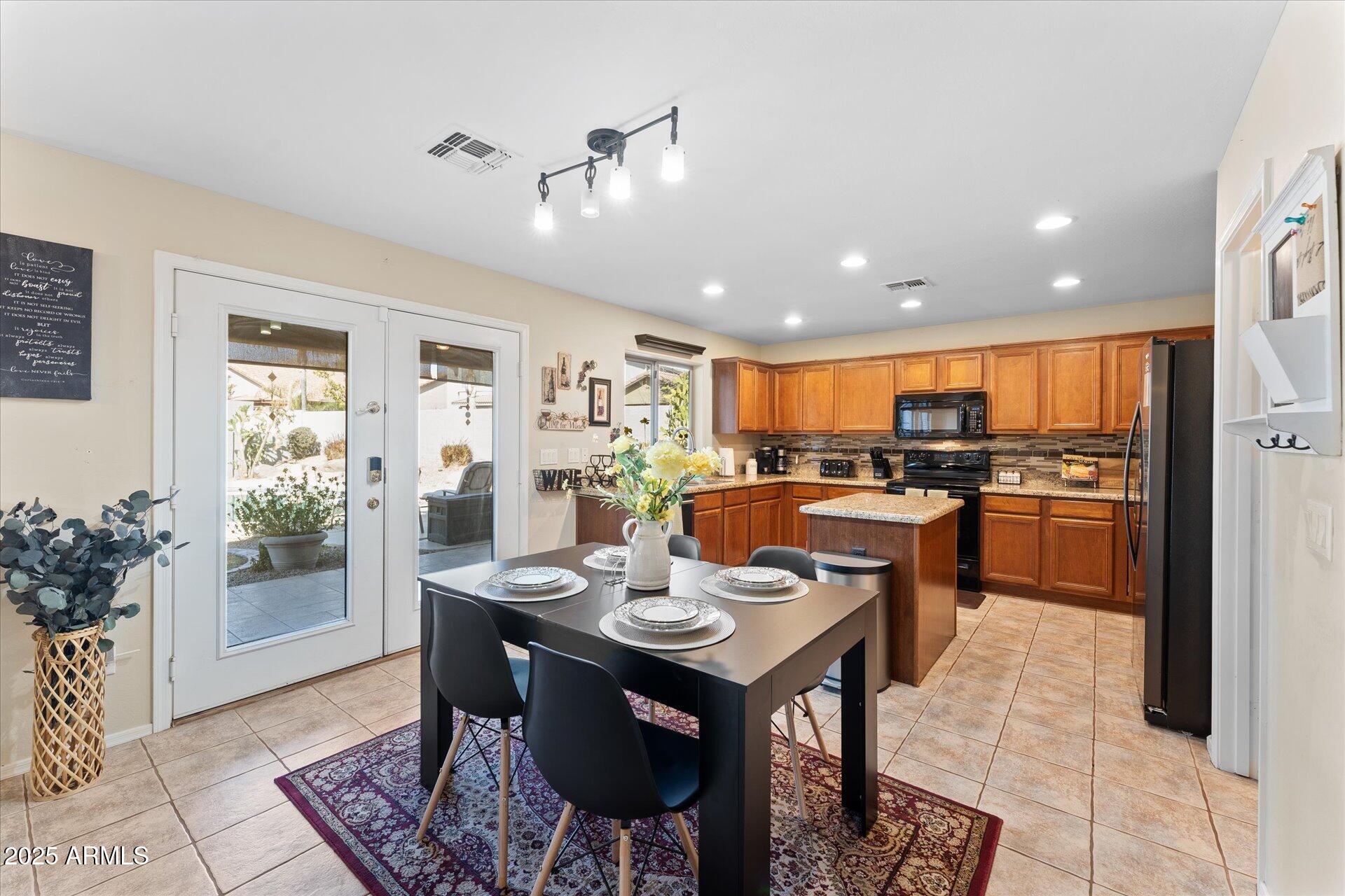 22940 South 213th Street Queen Creek, AZ 85142 - Photo 33 of 52 17-017-breakfast-nook