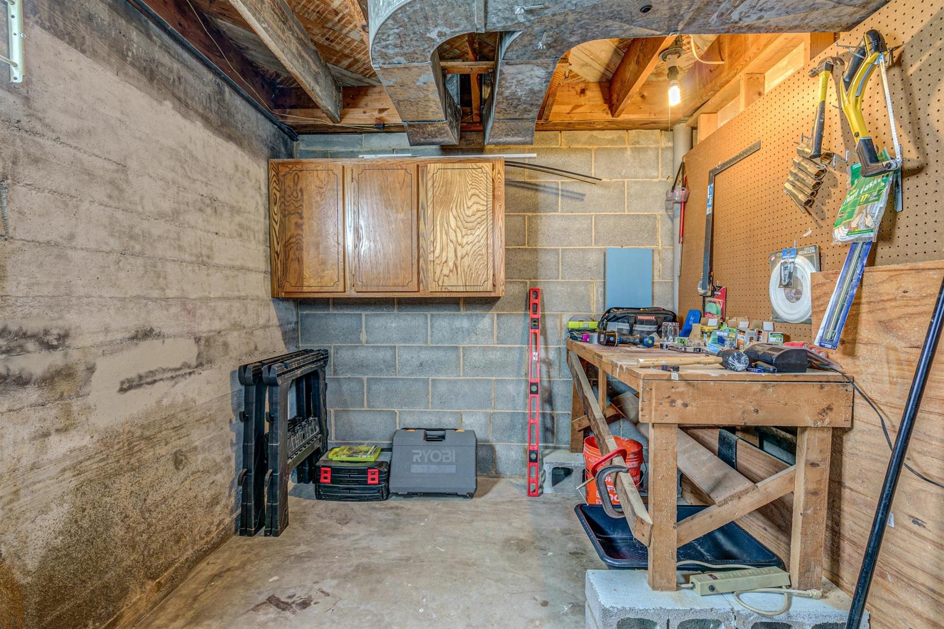 2389 Howard Road Southwest Roanoke, VA 24015 - Photo 22 of 33 27-2389 Howard 027