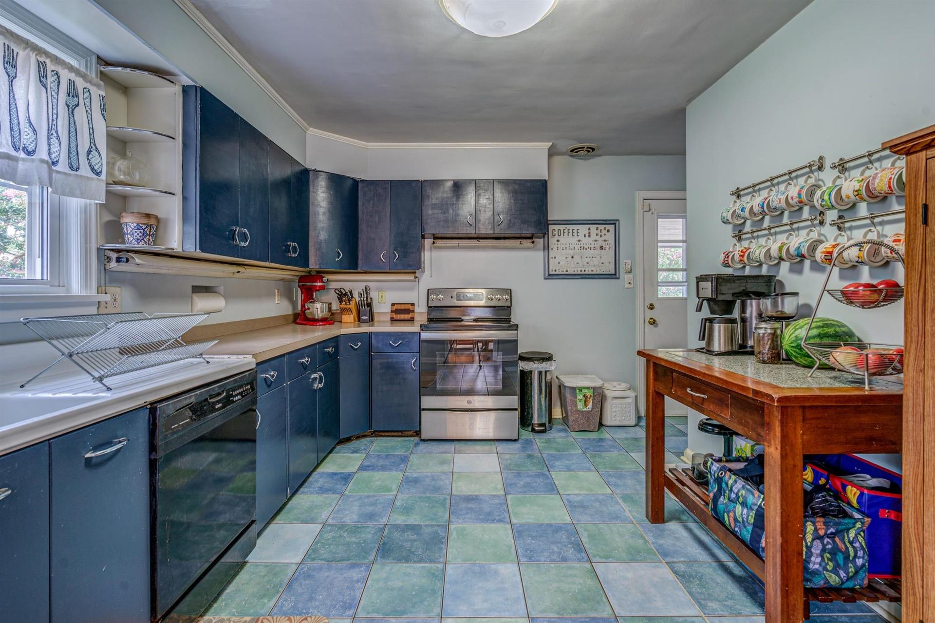 2389 Howard Road Southwest Roanoke, VA 24015 - Photo 5 of 33 10-2389 Howard 010