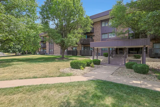$194,900 | 1501 Woodbridge Road, Unit 3E, Joliet, IL 60436