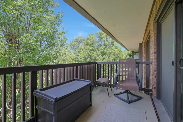 $194,900 | 1501 Woodbridge Road, Unit 3E, Joliet, IL 60436