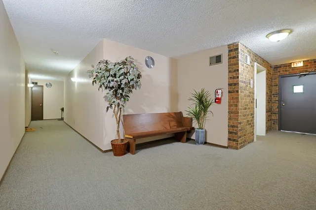 $194,900 | 1501 Woodbridge Road, Unit 3E, Joliet, IL 60436