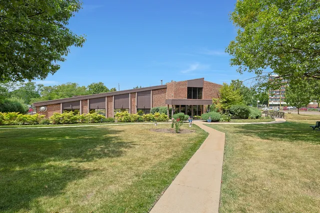 $194,900 | 1501 Woodbridge Road, Unit 3E, Joliet, IL 60436