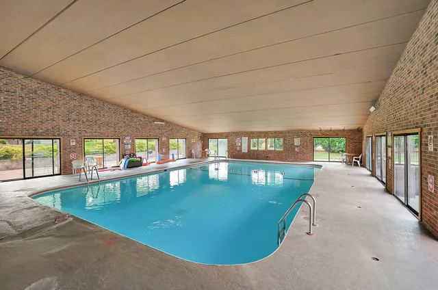 $194,900 | 1501 Woodbridge Road, Unit 3E, Joliet, IL 60436