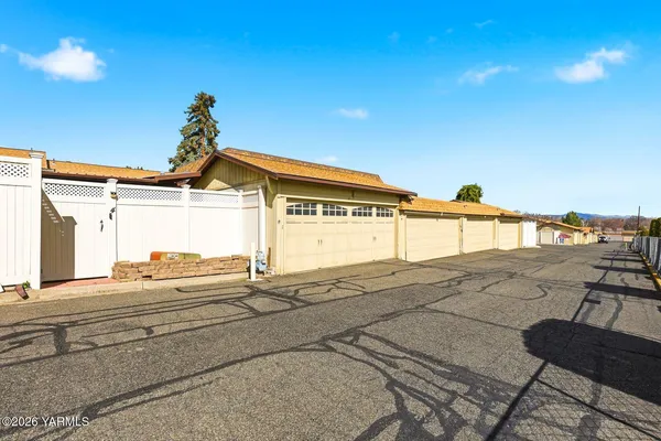 $250,000 | 5901 Barge Street, Unit 4, Yakima, WA 98908