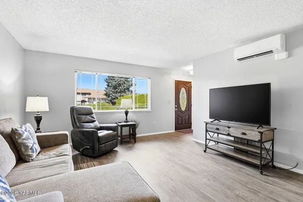 $250,000 | 5901 Barge Street, Unit 4, Yakima, WA 98908