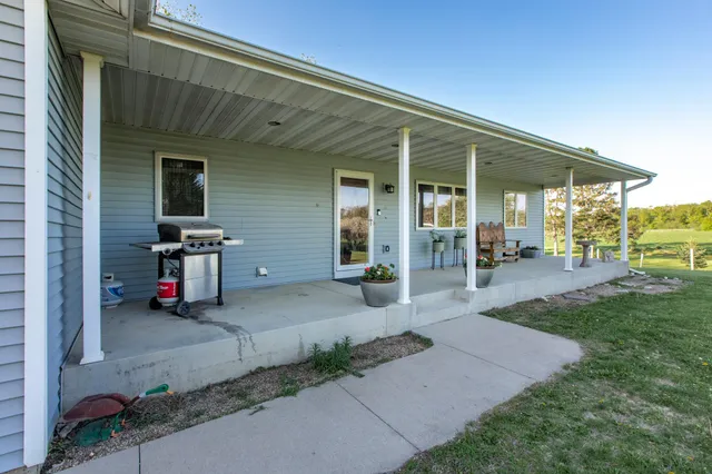 $699,900 | 22842 530th Street, West Concord, MN 55985