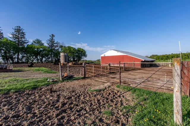 $699,900 | 22842 530th Street, West Concord, MN 55985