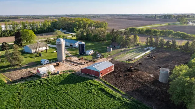 $699,900 | 22842 530th Street, West Concord, MN 55985