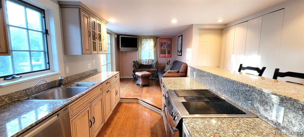 23925 Farmington Road Farmington, MI 48336 - Photo 13 of 41