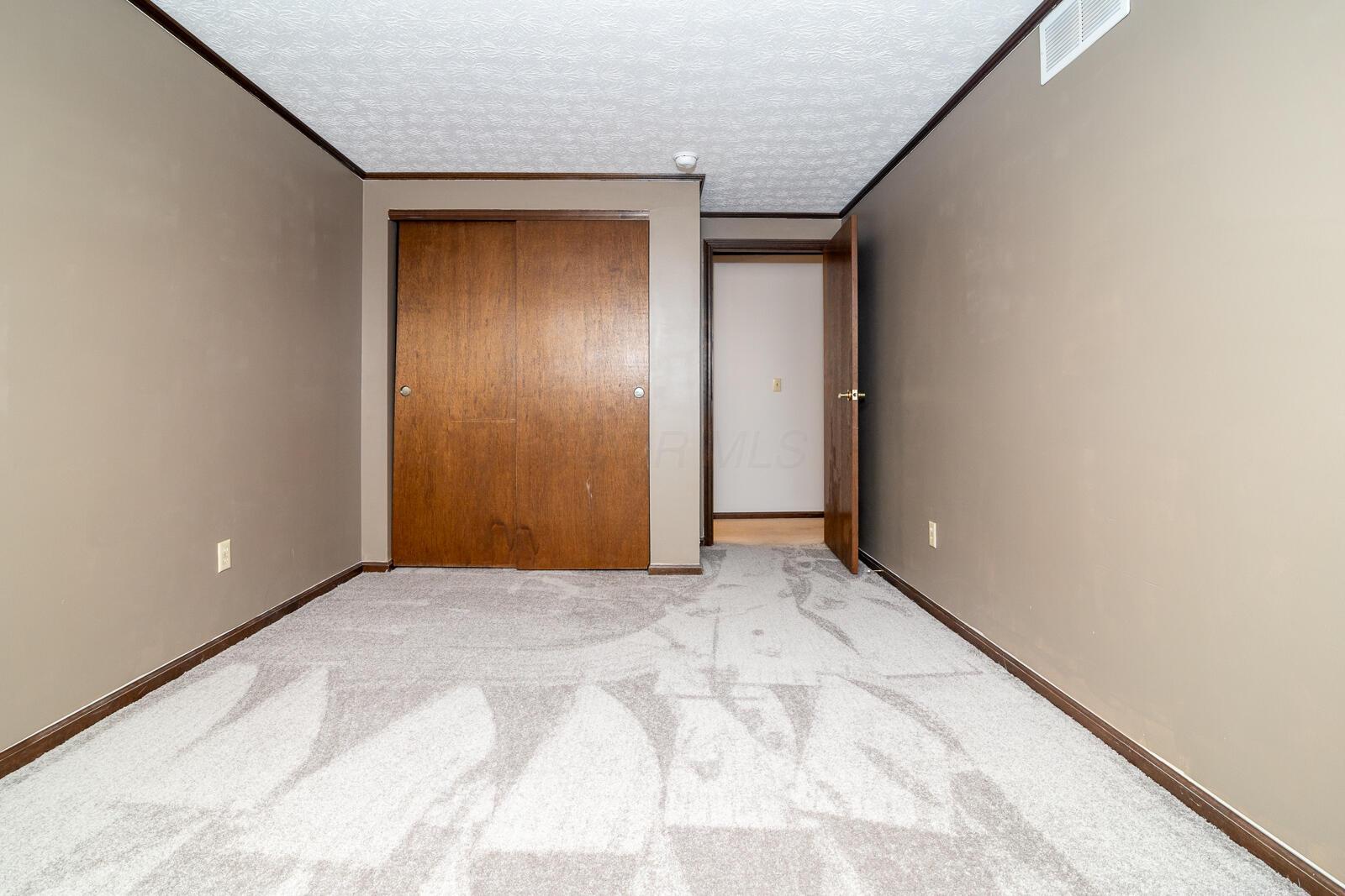 5179 Rittenhouse Square North, Unit 2379 Columbus, OH 43220 - Photo 24 of 32 Bedroom #2 with New Beige Plush Carpeting.