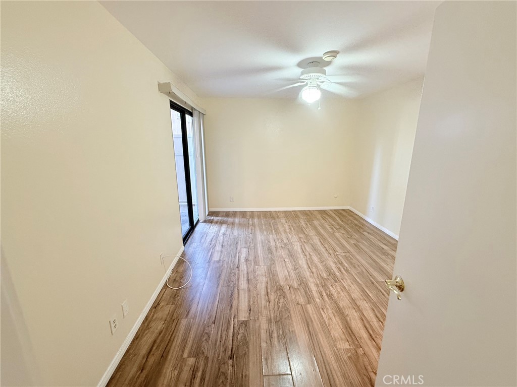 2121 Scott Road, Unit 104 Burbank, CA 91504 - Photo 21 of 27 2ND BEDROOM - by Peter Yahiayan - CALL FOR ALL YOUR REAL ESTATE NEEDS