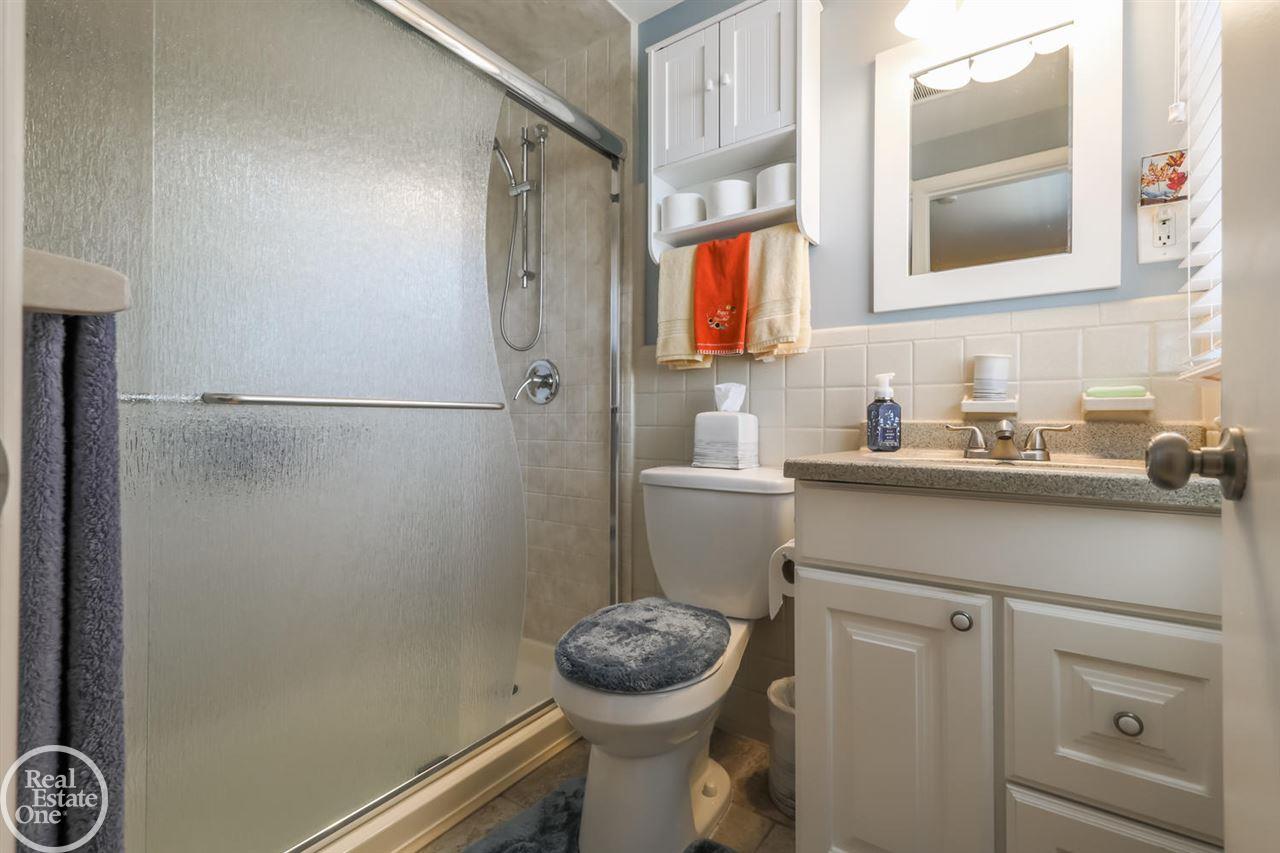1391 Fairholme Road Grosse Pointe, MI 48236 - Photo 30 of 55 50001931-30.JPG