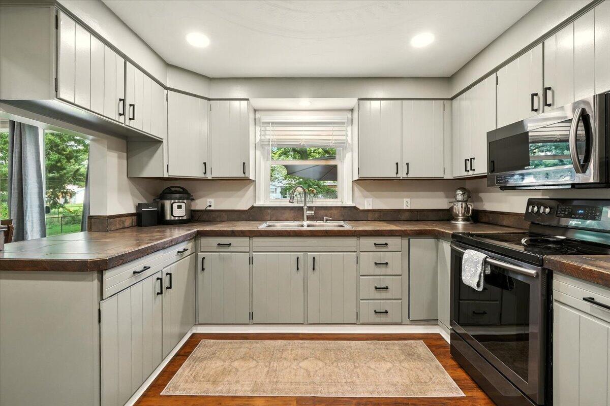 1150 Delwood Road Mansfield, OH 44905 - Photo 15 of 40 Kitchen