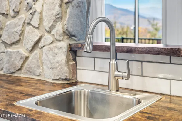 $179,000 | 3710 Weber Road, Unit E107, Gatlinburg, TN 37738