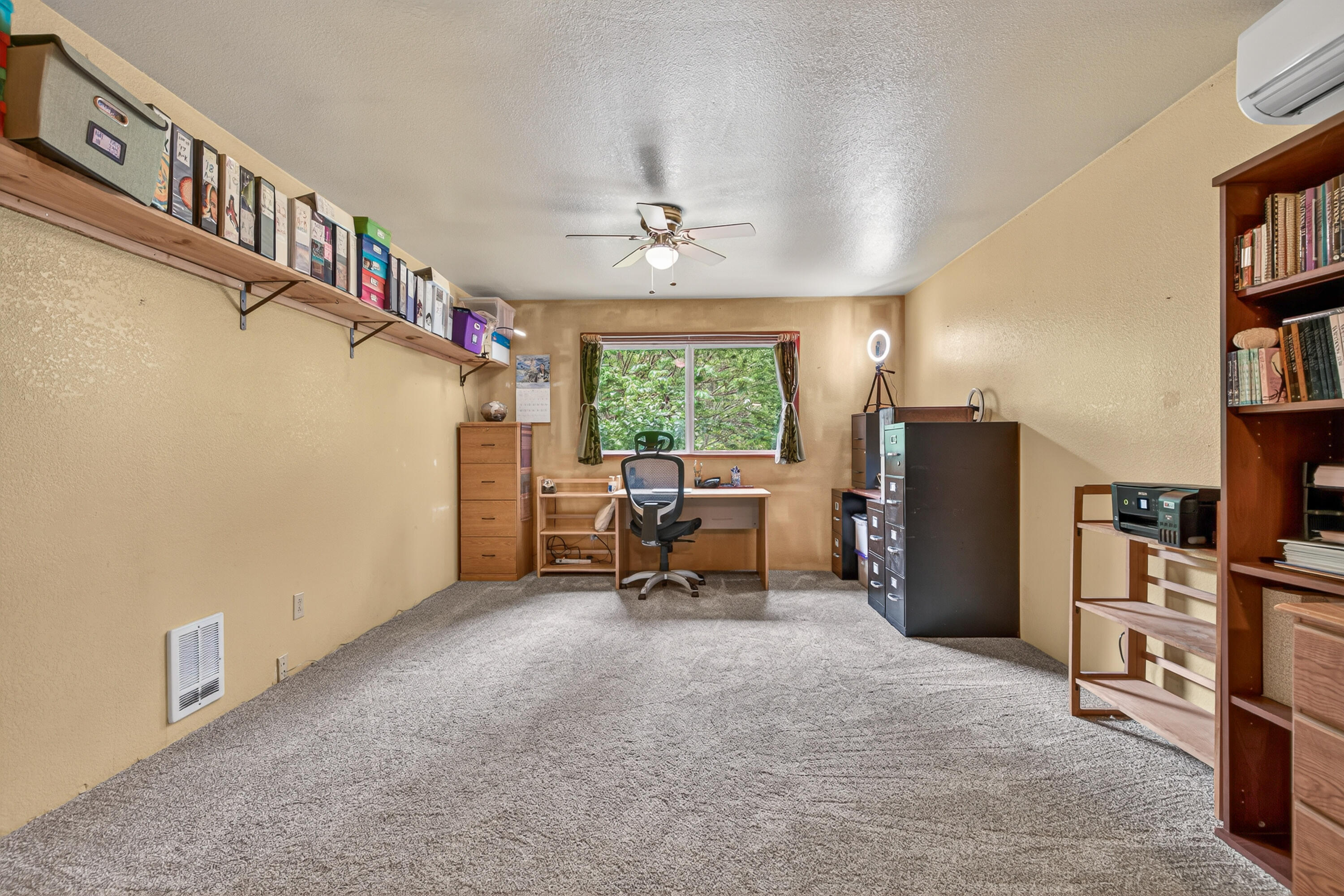 181 Brimstone Road Wolf Creek, OR 97497 - Photo 15 of 72 24-25