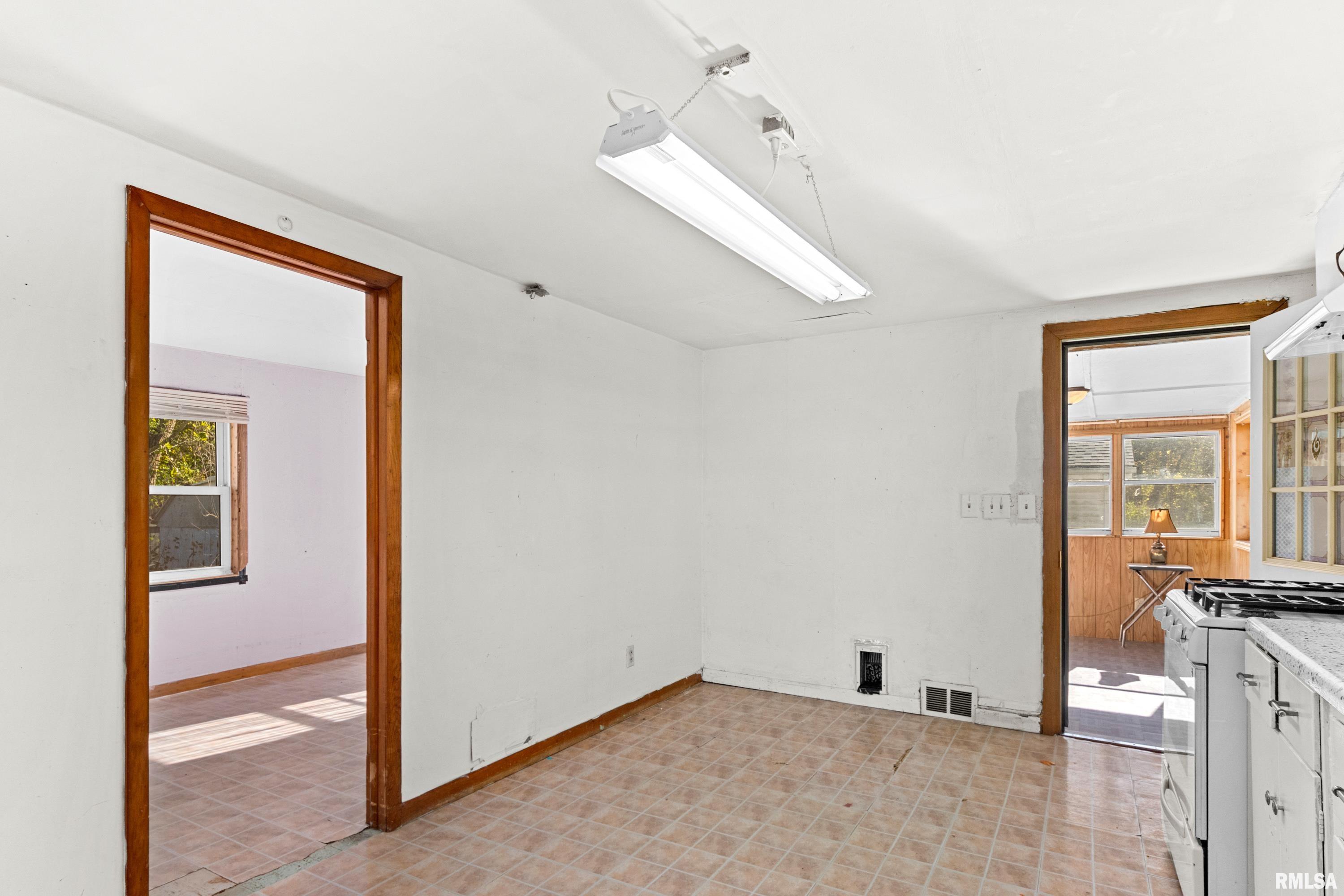 12952 Carter Road Pekin, IL 61554 - Photo 11 of 25