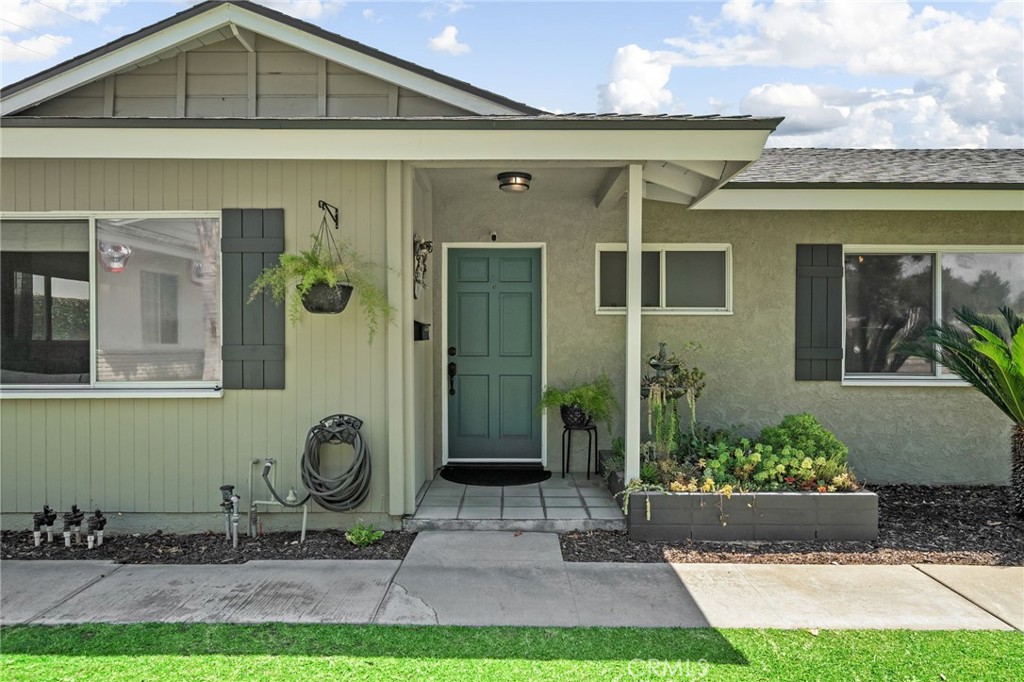 609 Cardinal Lane Redlands, CA 92374 - Photo 5 of 41 Welcome In!