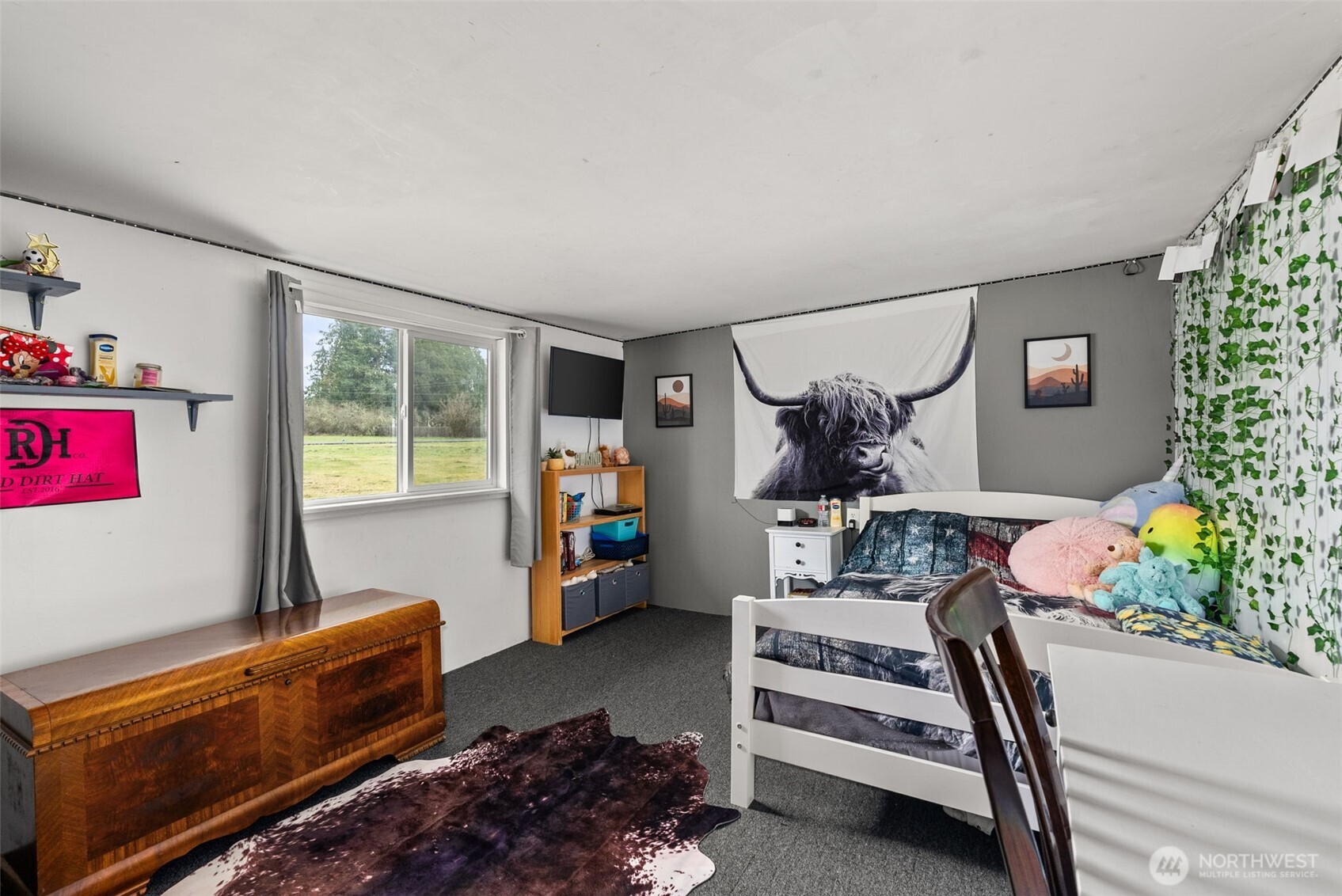 738 Gish Road Onalaska, WA 98570 - Photo 21 of 40 a room with furniture and a window