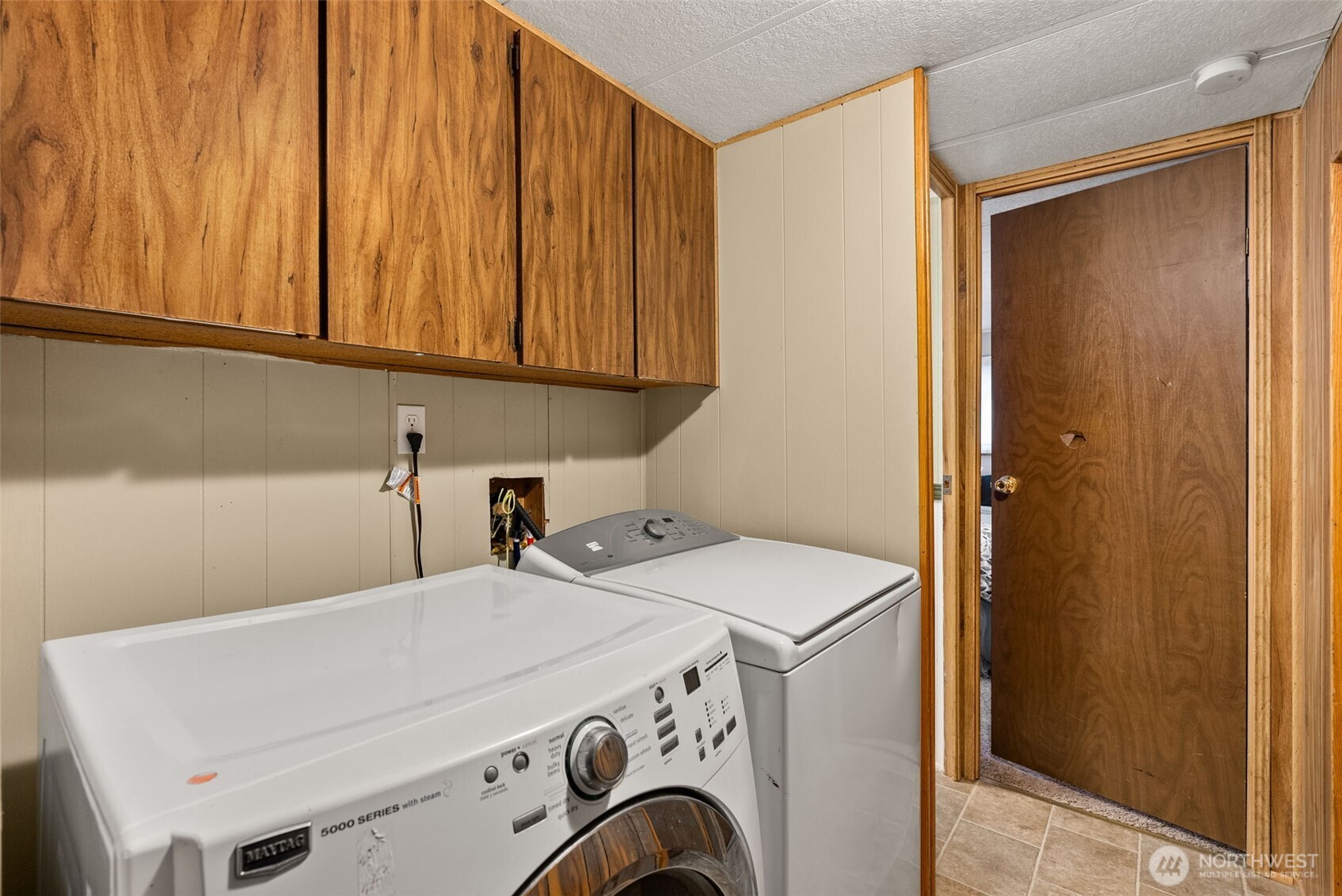 738 Gish Road Onalaska, WA 98570 - Photo 10 of 40 a utility room with dryer and washer